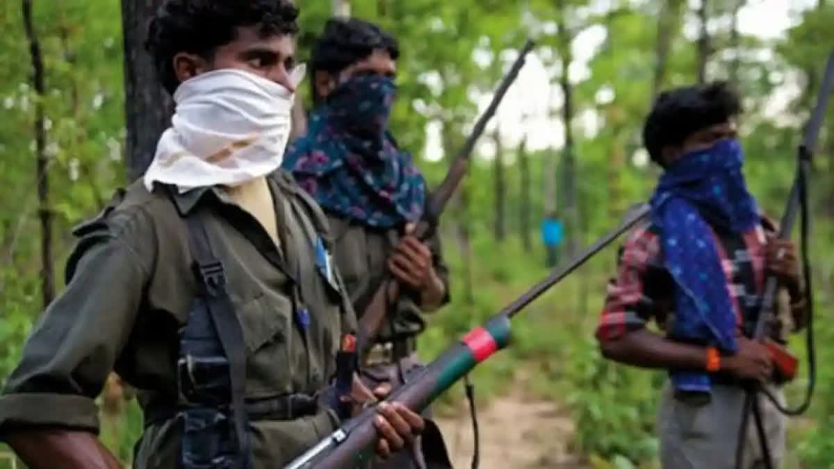 Naxalites kill two villagers  Sukma district  police informer  ಪೊಲೀಸ್ ಮಾಹಿತಿದಾರರು  ಕತ್ತು ಕೊಯ್ದು ಹತ್ಯೆ