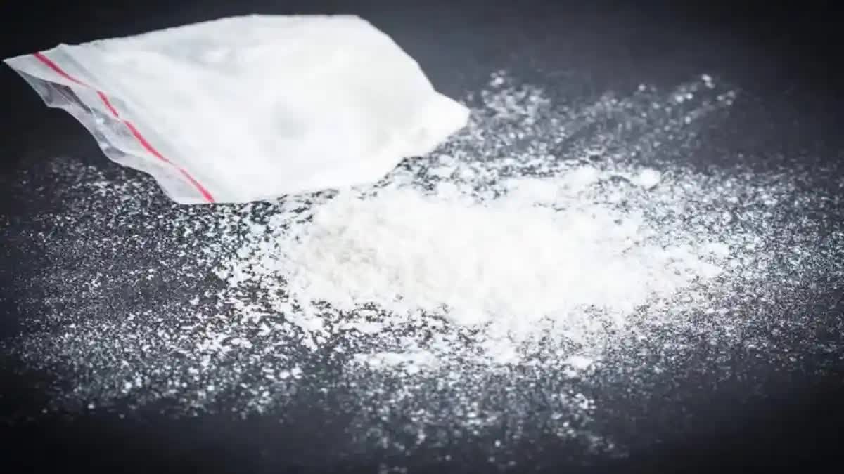 Heroin seized from boat in Gujarat  Gujarat Gir Somnath  ഗുജറാത്തില്‍ വന്‍ ലഹരി വേട്ട  ലഹരി വസ്‌തുക്കള്‍ പിടികൂടി  350 കോടി രൂപയുടെ ലഹരി വസ്‌തുക്കള്‍