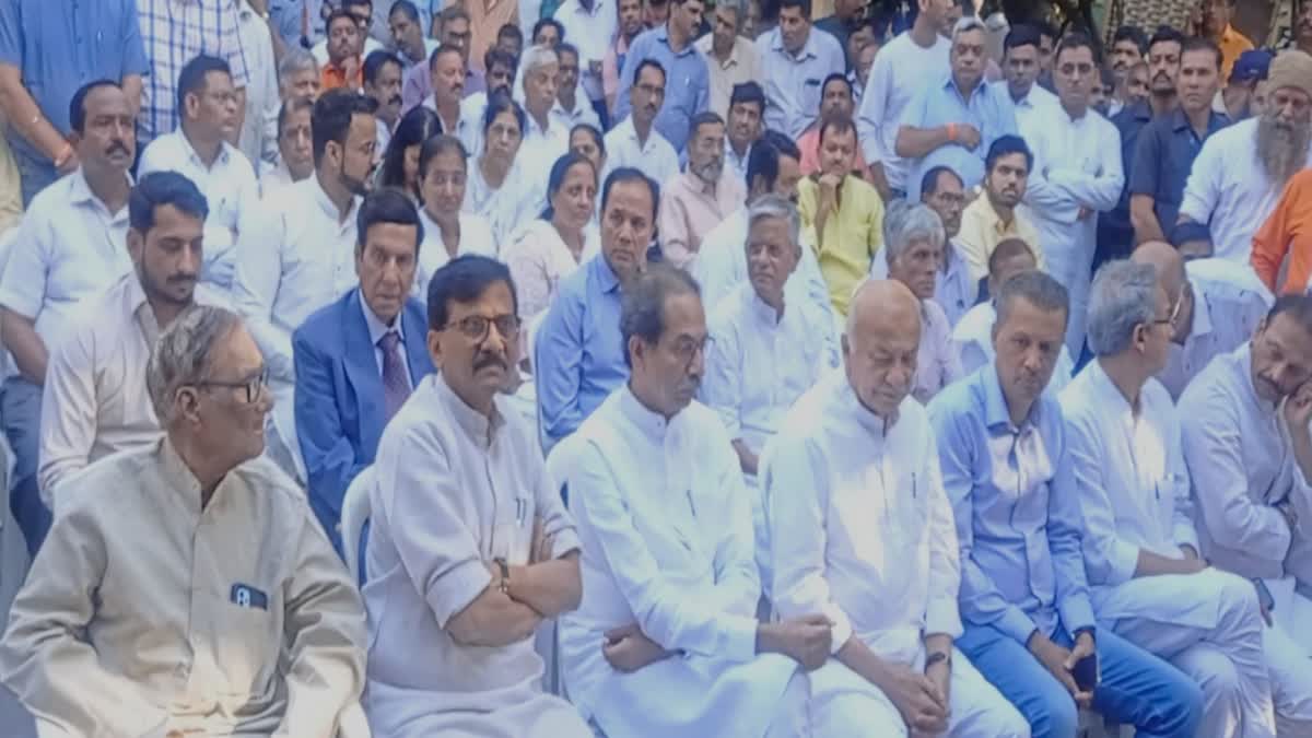 Leaders of Shinde and Thackeray group come together to pay condolence to Manohar Joshi