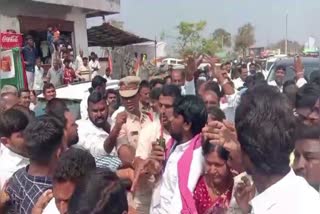 Congress and BRS Activists Clash at Sammakka Saralamma Mini Jatara