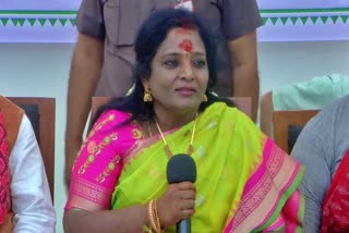 Tamilisai_Visits_Medaram