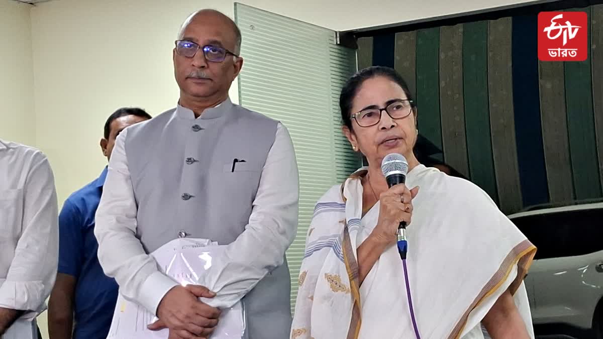 West Bengal Chief Secretary With Mamata Banerjee