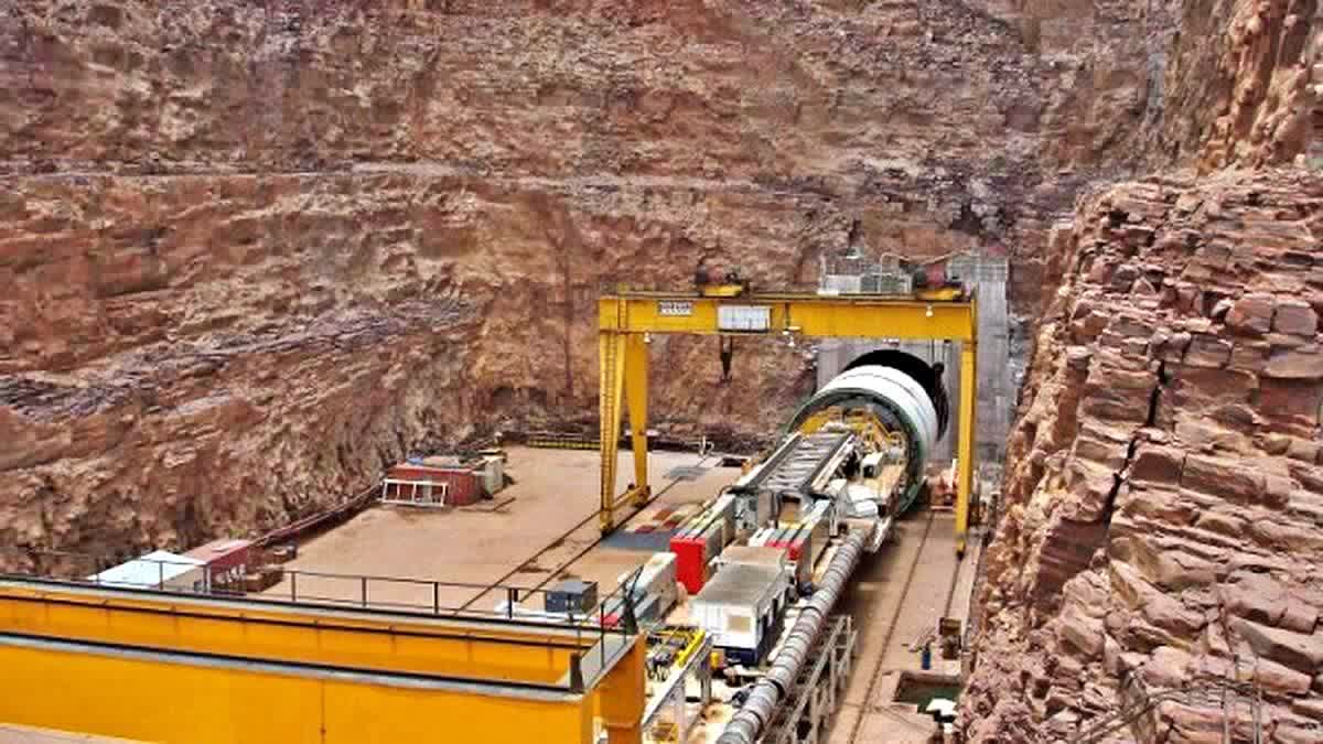 SLBC tunnel project collapses in Nagarkurnool district telangana several workers trapped