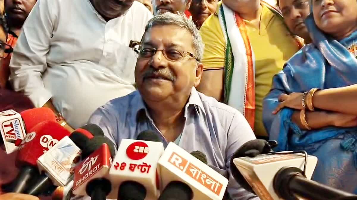 TMC MP Kalyan Banerjee over arguing against TMC MLA Ratna Chatterjee