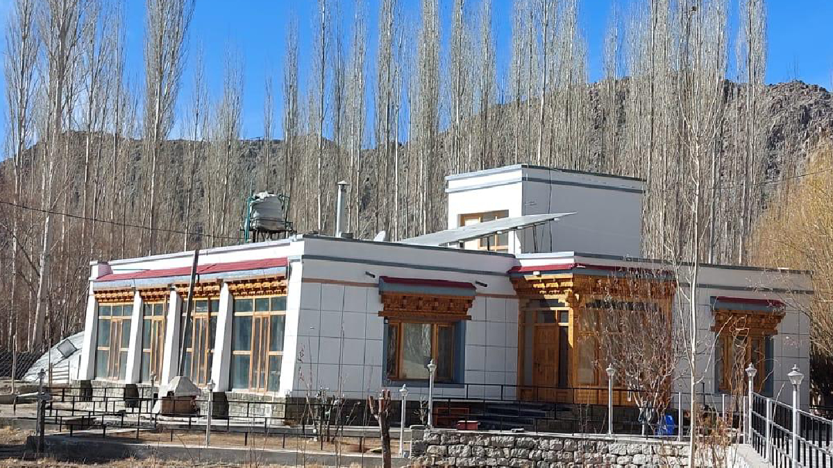 Ladakh Solar House Builders Use Traditional Techniques To Combat Climate Change In Harsh Winter