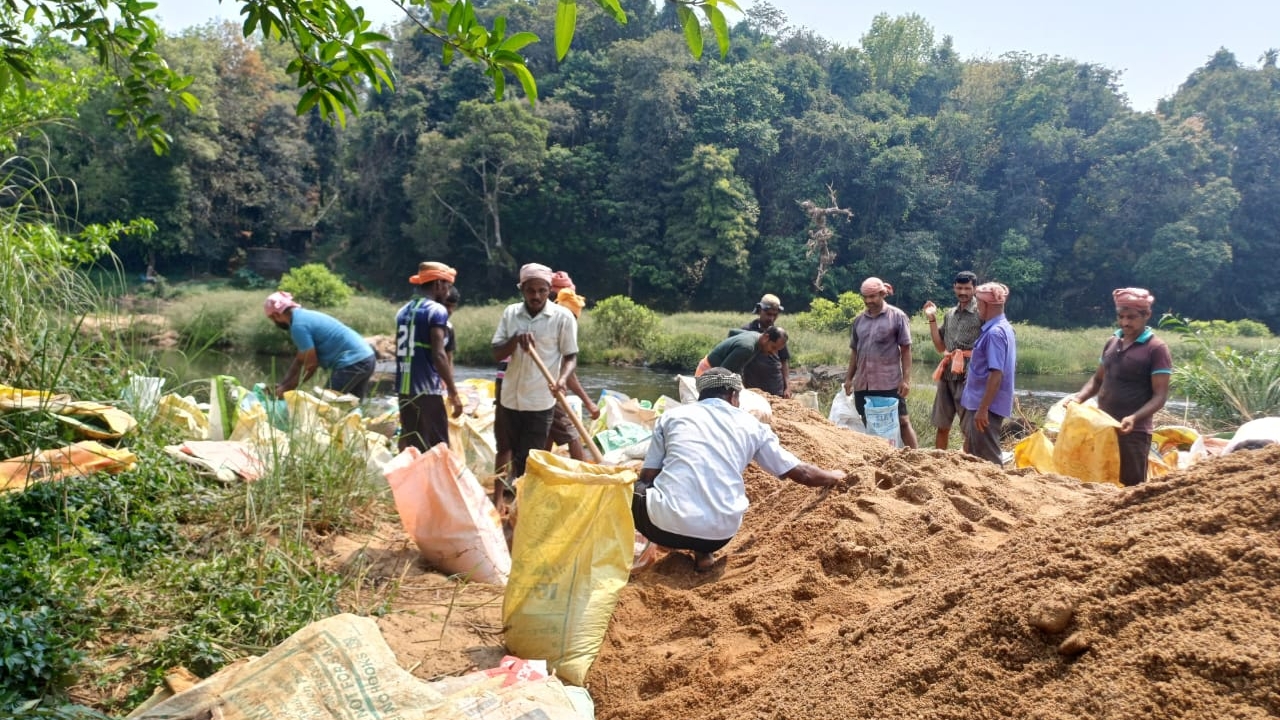 temporary-bridge-built-by-kodimbala-villagers-with-collection-of-rs-5-lakhs