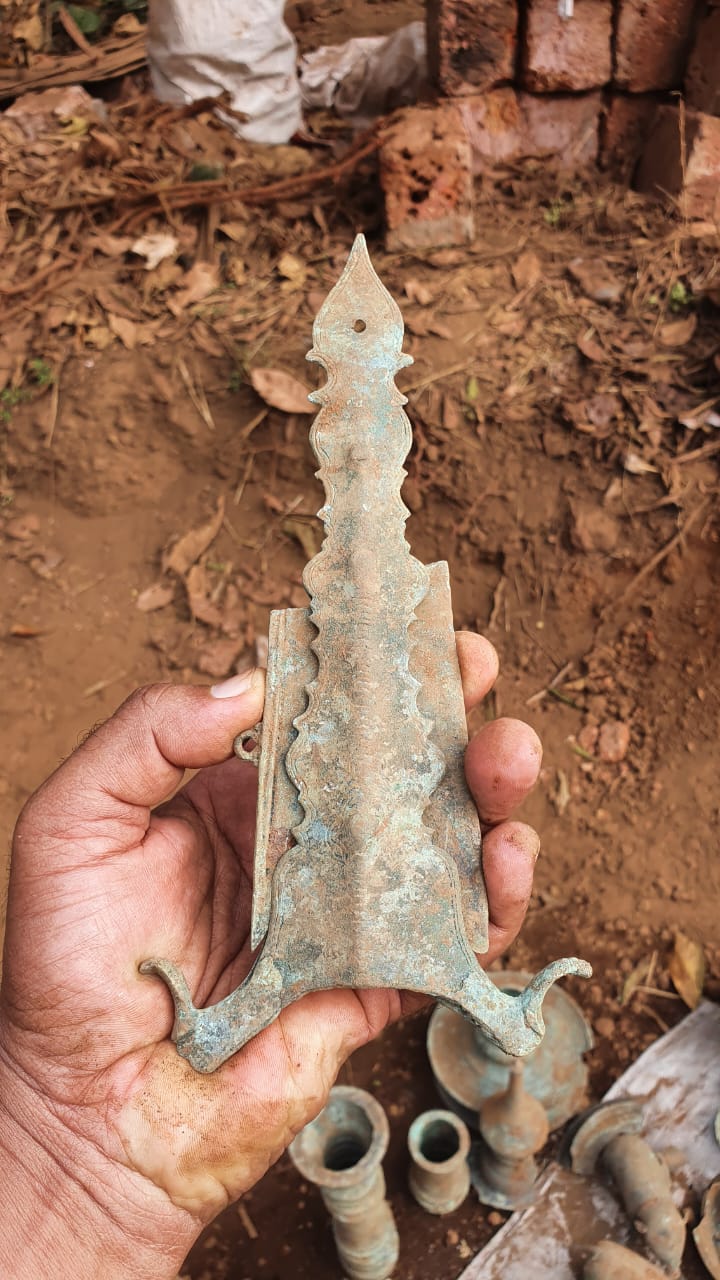 CENTURIES OLD HISTORICAL RELICS  ANTIQUES FOUND IN KASARAGOD BELUR  കാസര്‍കോട് പുരാവസ്‌തുക്കള്‍  ചരിത്ര ശേഷിപ്പ് ബേളൂർ