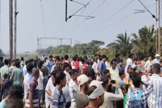 RAIL BLOCKADE