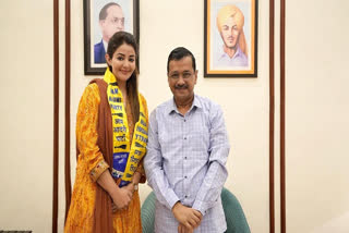 Punjabi actress and the daughter of Kirti Kisan Union leader Baldev Singh, Sonia Mann joined the Aam Aadmi Party (AAP) on Sunday in the presence of party's national convenor Arvind Kejriwal