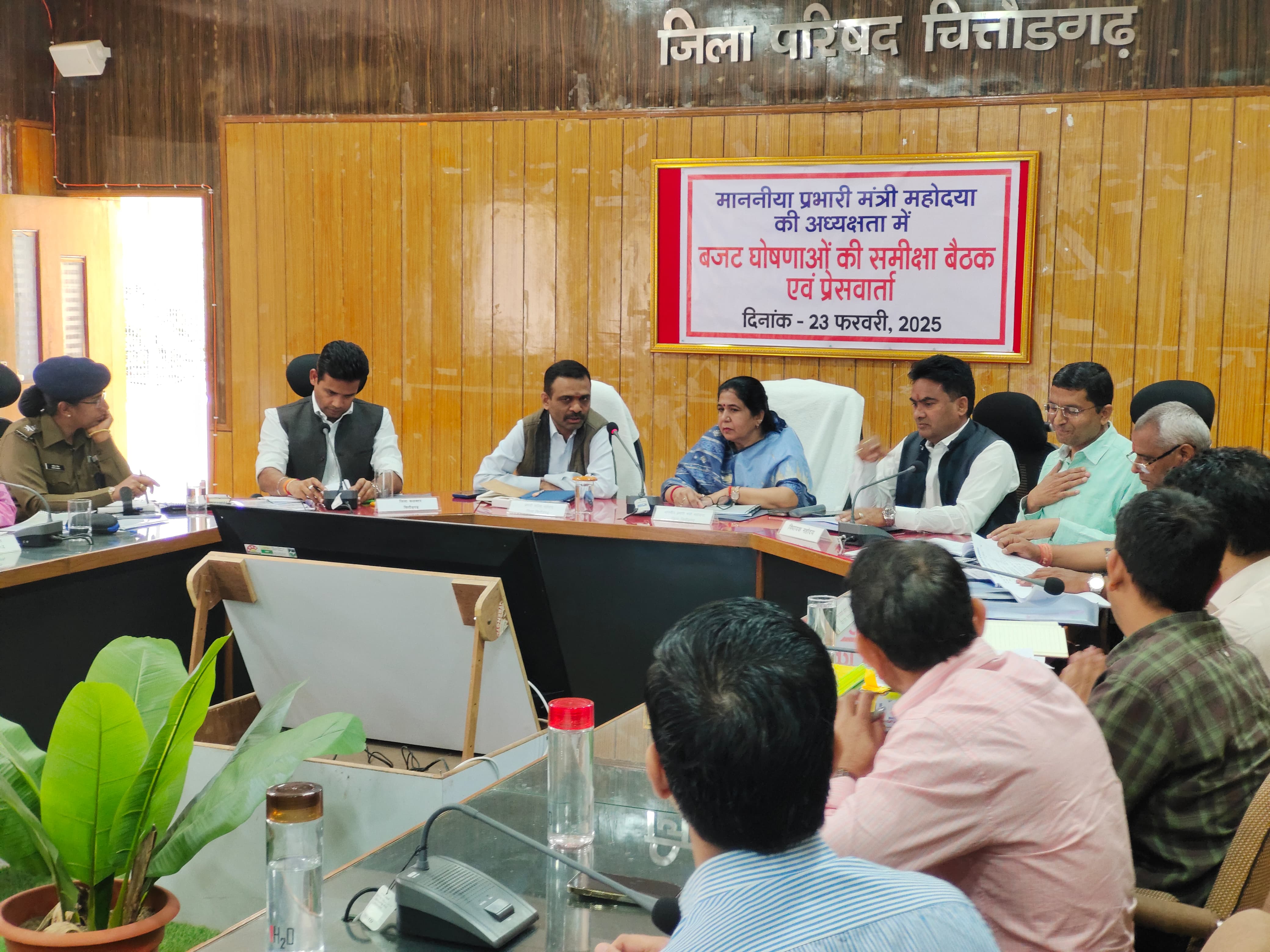 Manju Baghmar held a meeting of officials