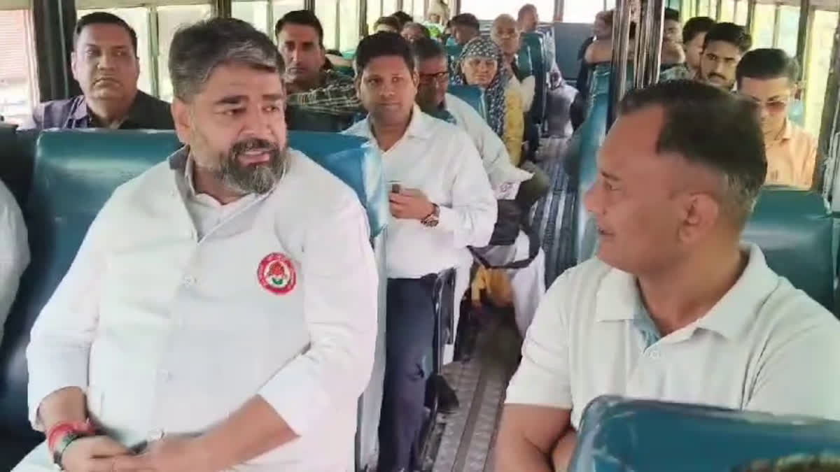 Transport Minister Aseem Goyal Traveled In Roadways Bus