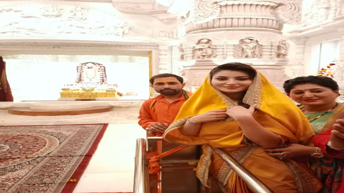 Urvashi Rautela visited Ramlala in Ayodhya
