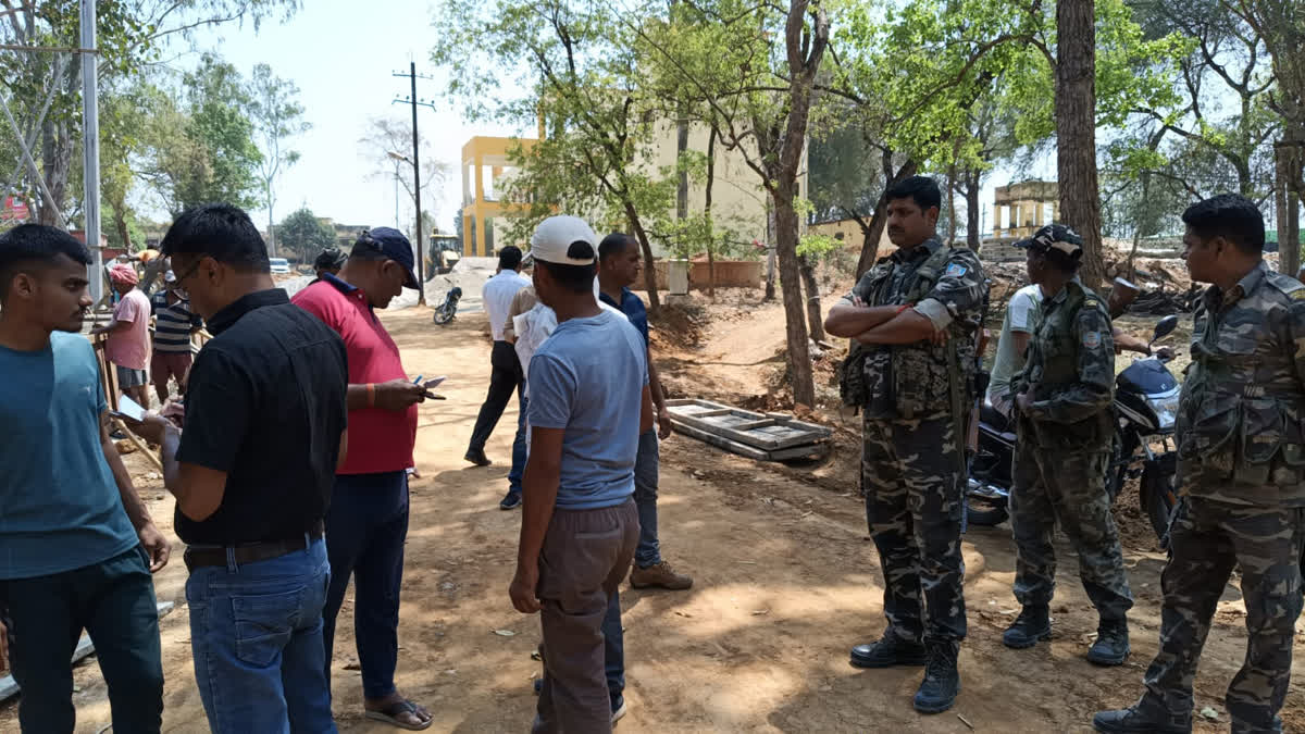 Firing near Latehar Railway Station