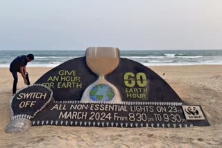 Sudarshan pattnaik creates art dedicated to Earth Hour on Puri beach