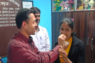 कैमूर की अभिलाषा कुमारी ने टॉप 5 में बनाई अपनी जगह, बोली- 'अभिभावक और शिक्षक के कारण मिली सफलता'