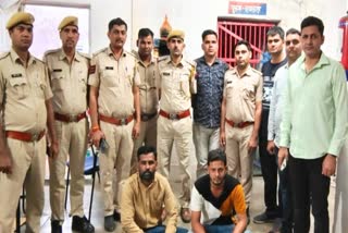 Two smugglers arrested with smack