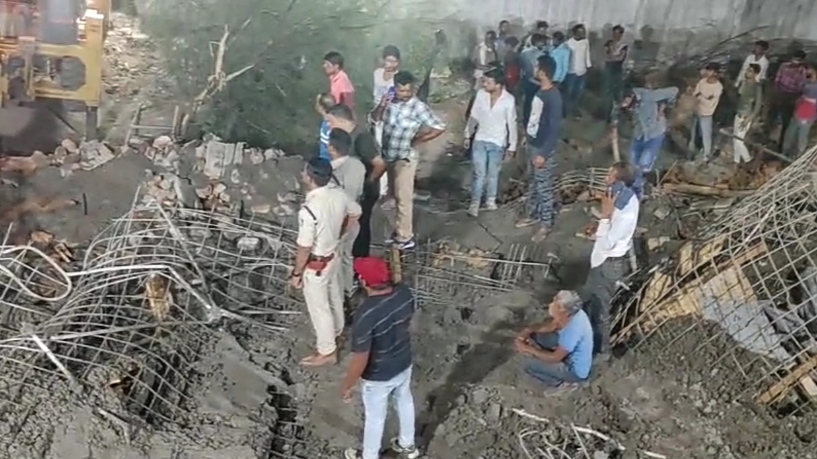 house roof collapsed in sagar