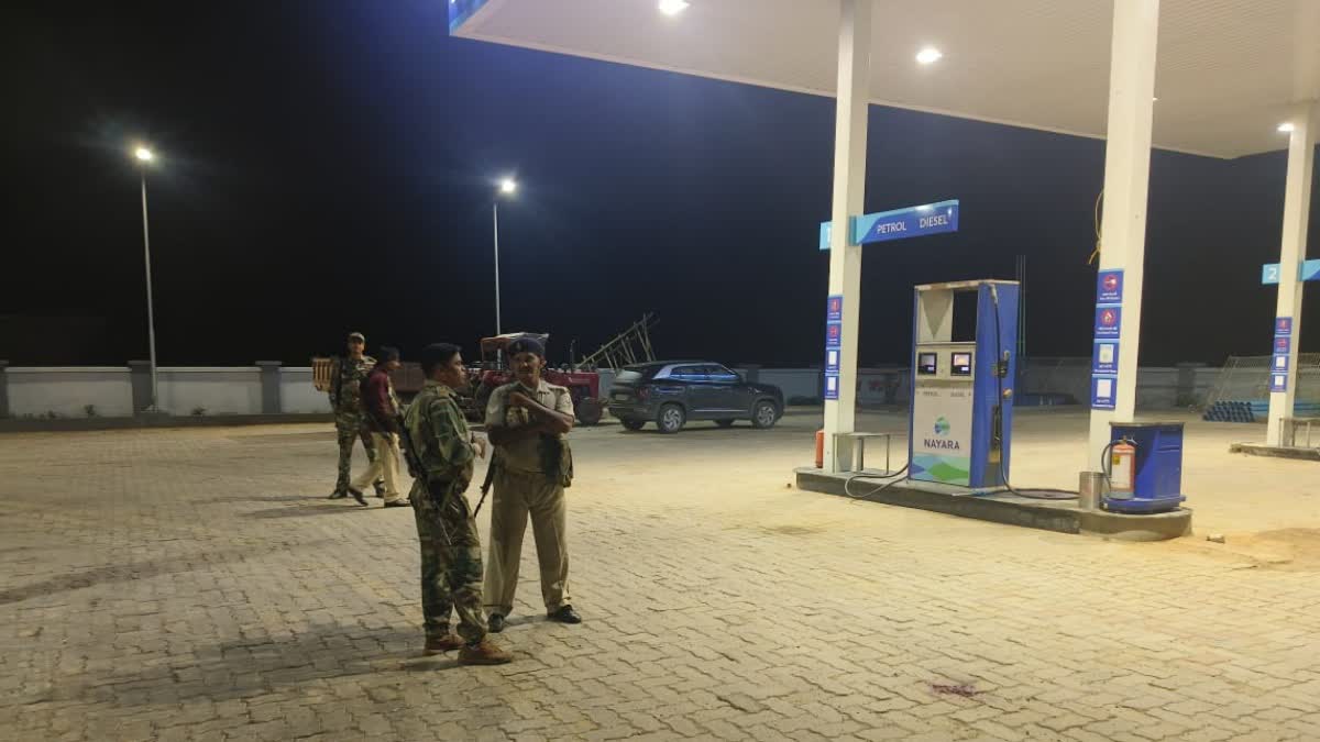 FIRING AT JAMTARA PETROL PUMP