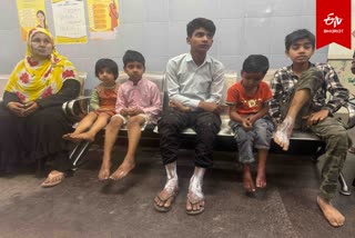 केमिकल अटैक में घायल महिला और बच्चे.