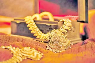 Fraudster Cheated Two Businessmen