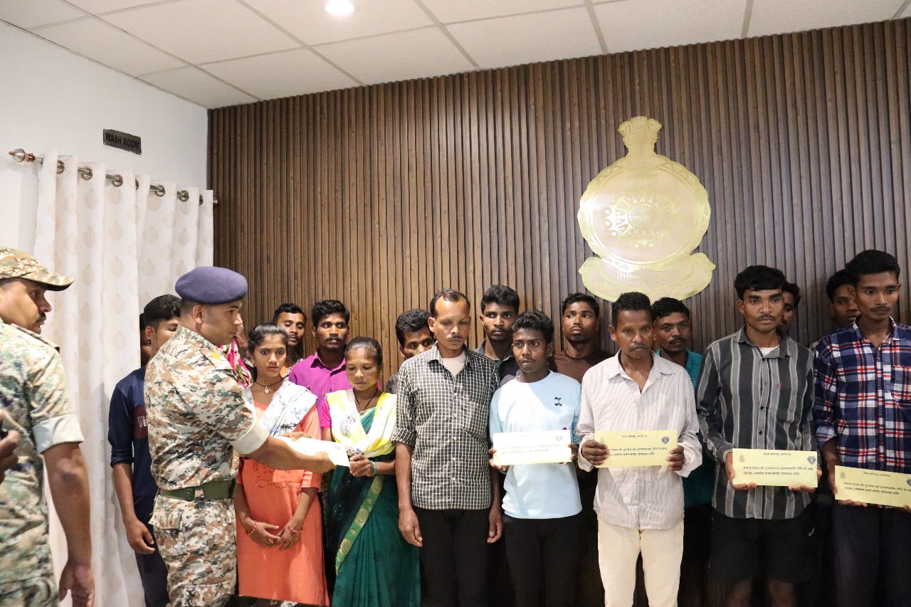 22 Naxalites Surrender In Bijapur