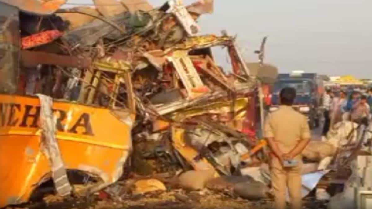 4 Killed, 30 Injured As Bus Collides With Potato-Laden Truck on Lucknow-Agra Expressway