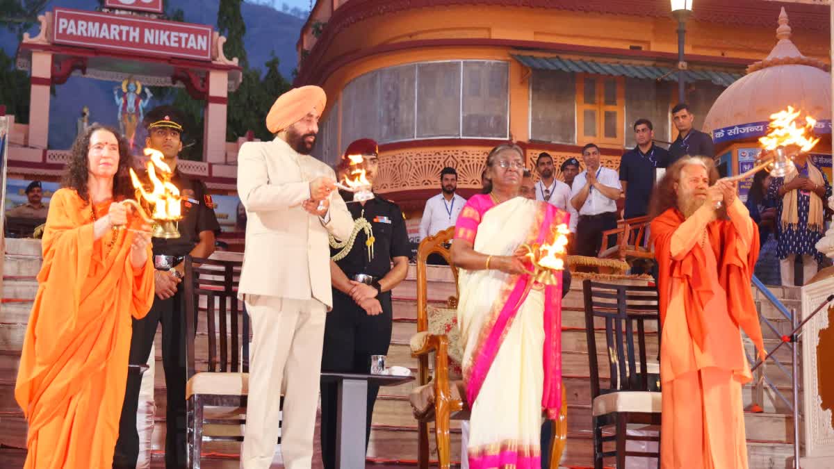 Droupadi Murmu Performs Ganga Aarti in Rishikesh