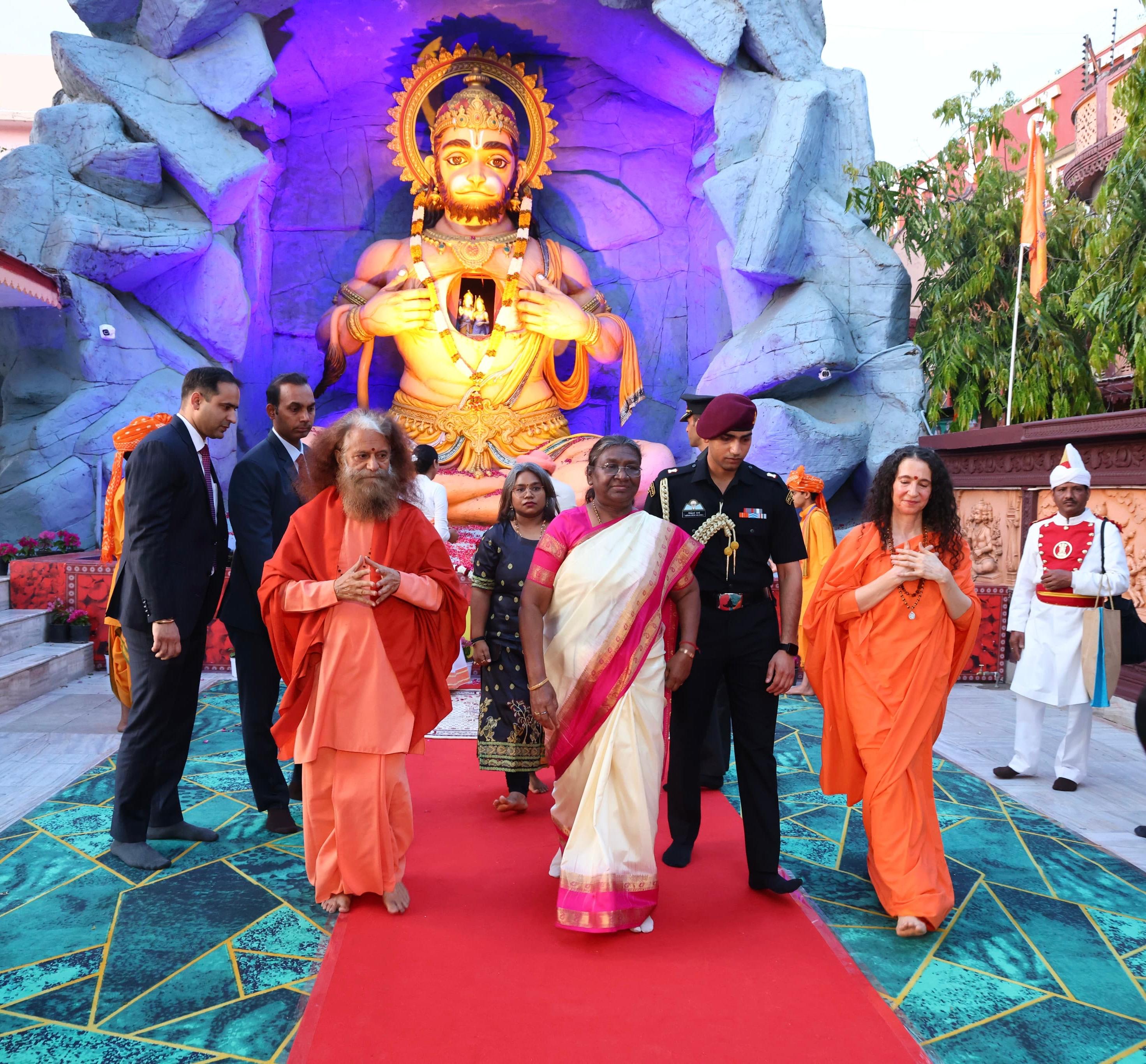 President Droupadi Murmu Performs Ganga Aarti