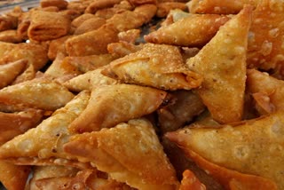 Onion Samosa with Papad