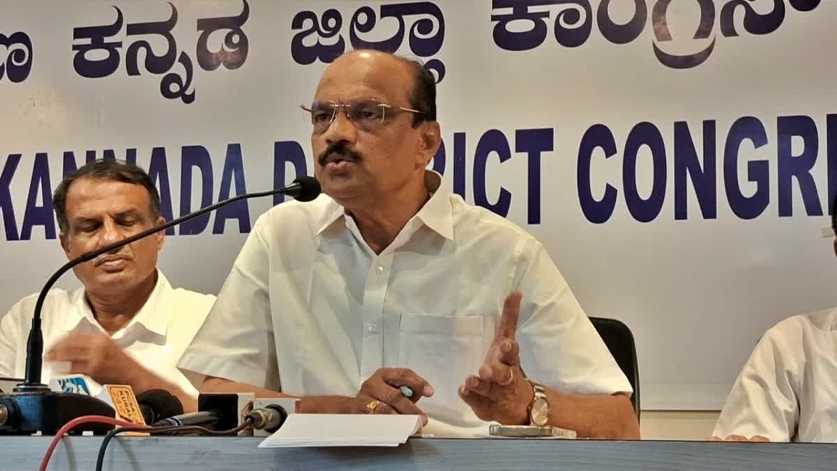 Congress district president Harish Kumar spoke at the press conference.