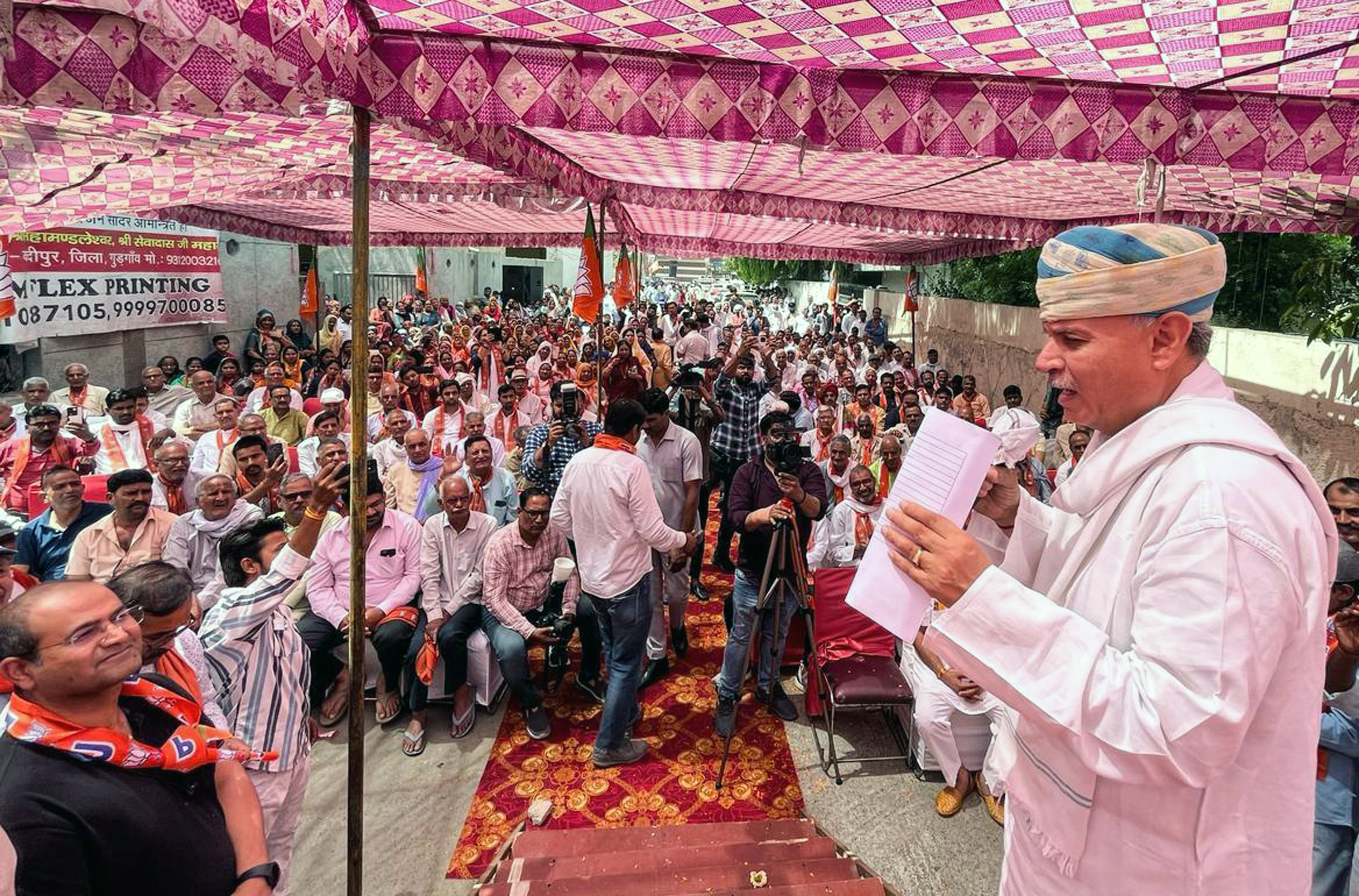 चुनावी सभा में भाजपा उम्मीदवार राव इंद्रजीत सिंह