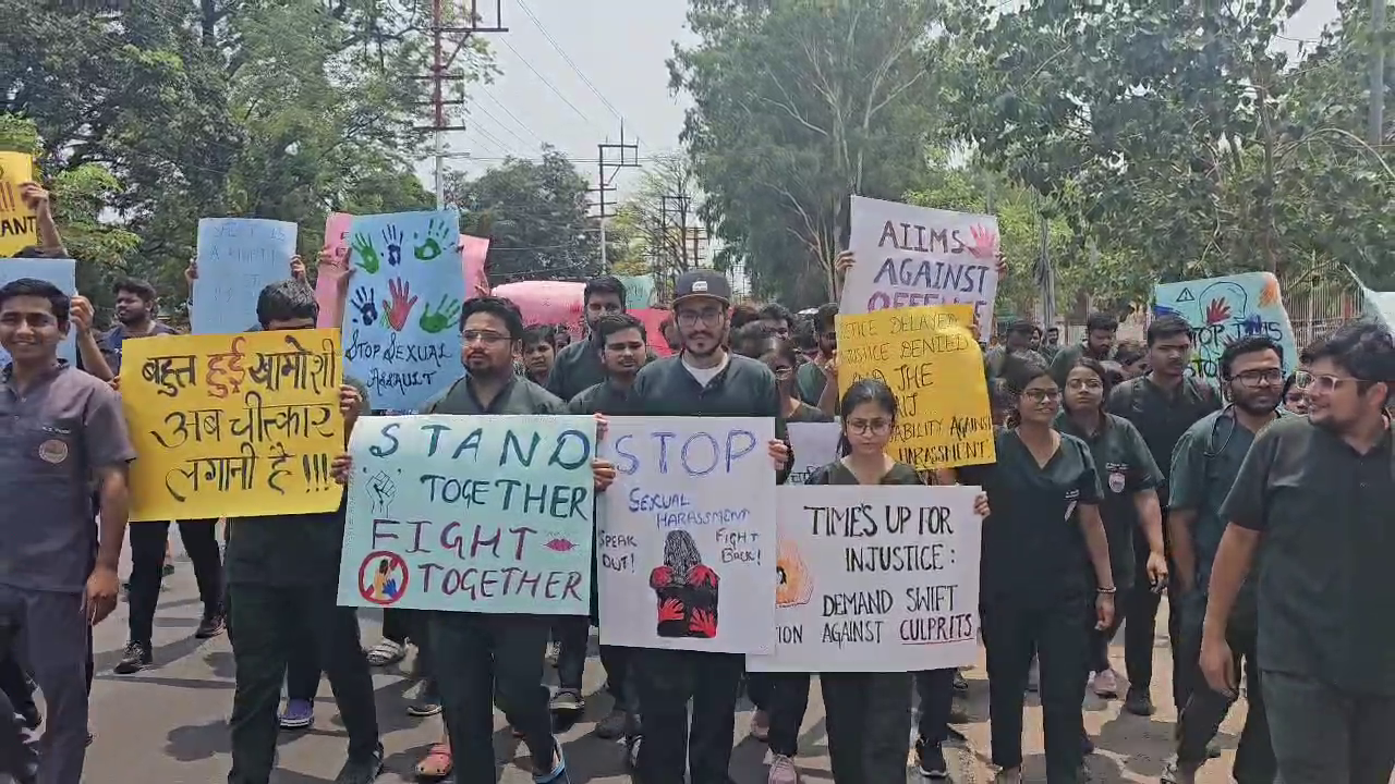 AIIMS Rishikesh Doctor Protest