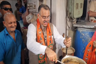 Tarun Chugh arrived in Amritsar to campaign for Taranjit Sidhu, made tea for everyone with his own hands