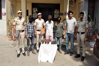 दिल्ली में तीन शातिर चोर गिरफ्तार
