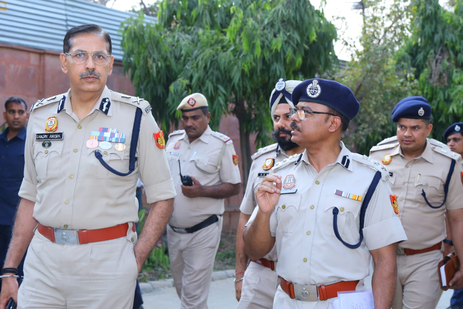 दिल्ली पुलिस कमिश्नर संजय अरोड़ा ने मतगणना केंद्र का किया निरीक्षण