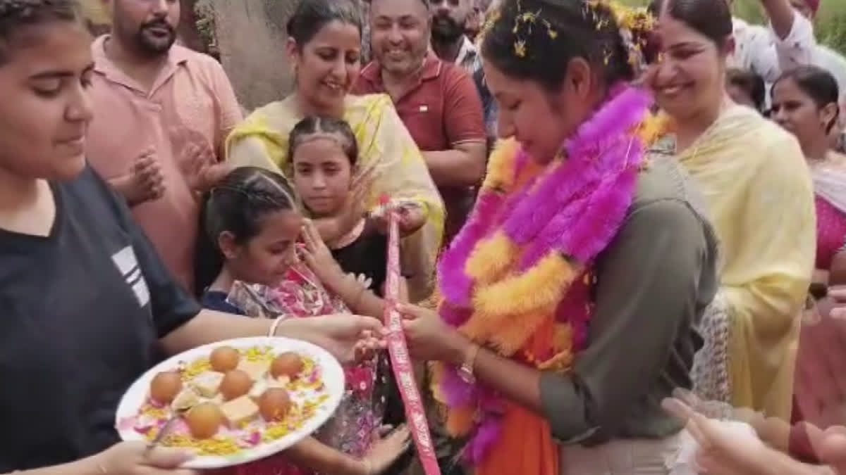 Evraj Kaur of Rupnagar reached her native village for the first time after becoming a pilot