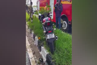 Accident  accident in ernakulam  stray dog jumped in front of a bike  എറണാകുളം  ബൈക്ക് അപകടം  വരാപ്പുഴ പൊലീസ്  നായ കുറുകെ ചാടി  നായ കുറുകെ ചാടി അപകടം