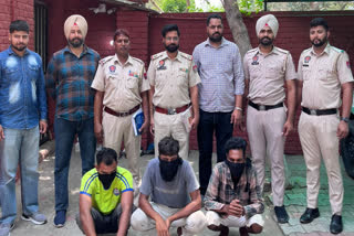 Amritsar police arrested three accused of robbing mobile phones