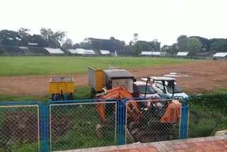 kannur  muncipal stadium  kannur muncipal stadium  destruction  football  volleyball  sports  കാല്‍പന്ത് കളി  കണ്ണൂരിലെ മുൻസിപ്പൽ സ്‌റ്റേഡിയം  പൊലീസ് ഗ്രൗണ്ടുകള്‍  പുതുതലമുറ  പൊലീസ് ഗ്രൗണ്ടുകള്‍  മാനുവൽ ഫെഡറിക്  വി പി സത്യൻ  കണ്ണൂർ ഏറ്റവും പുതിയ വാര്‍ത്ത  ഇന്നത്തെ പ്രധാന വാര്‍ത്ത