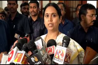 Etv Bharatlakshmi-hebbalkar-reaction-on-date-of-acceptance-of-application-for-gruha-lahakshmi-sceme