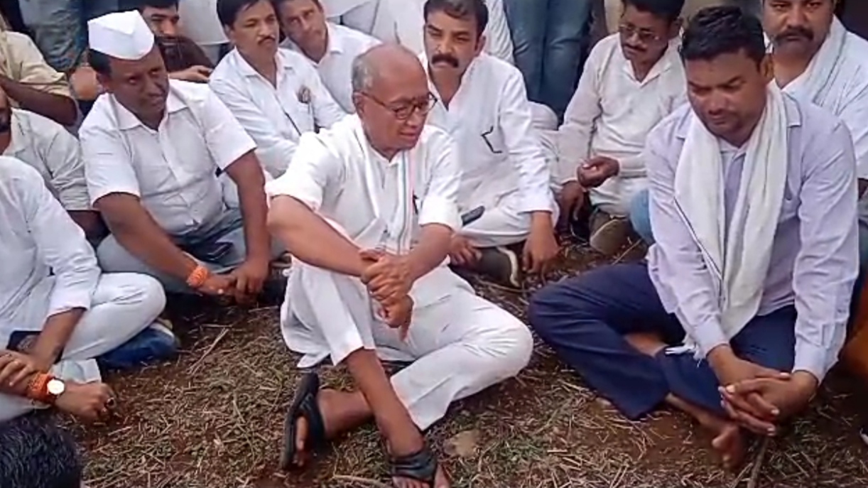 Digvijay Singh on dharna