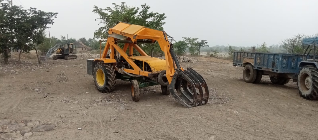 several vehicles seized with illegal mining storage in Doiwala