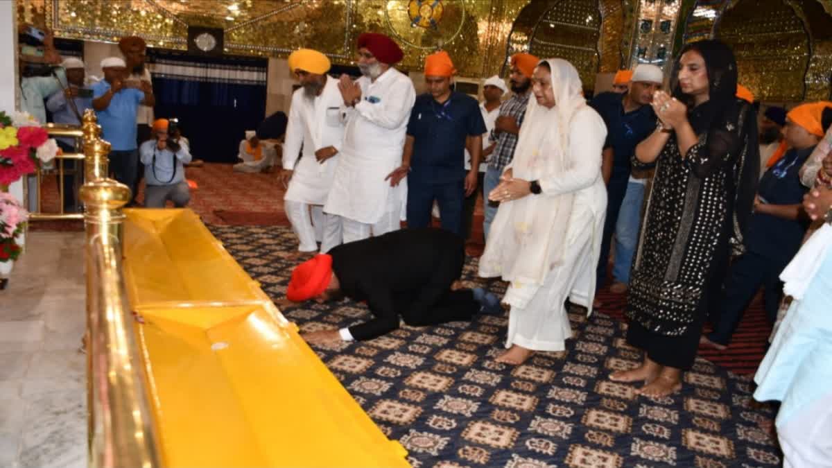 Governor at Nanakmatta Gurdwara