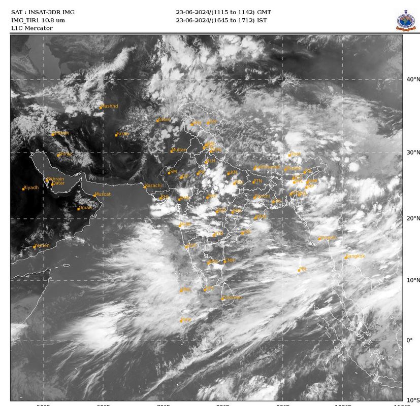 Monsoon Reaches Madhya Pradesh Know When Monsoon will Knock in Haryana Delhi NCR and Punjab IMD Monsoon Tracker Rainfall Prediction weather Update Heat wave