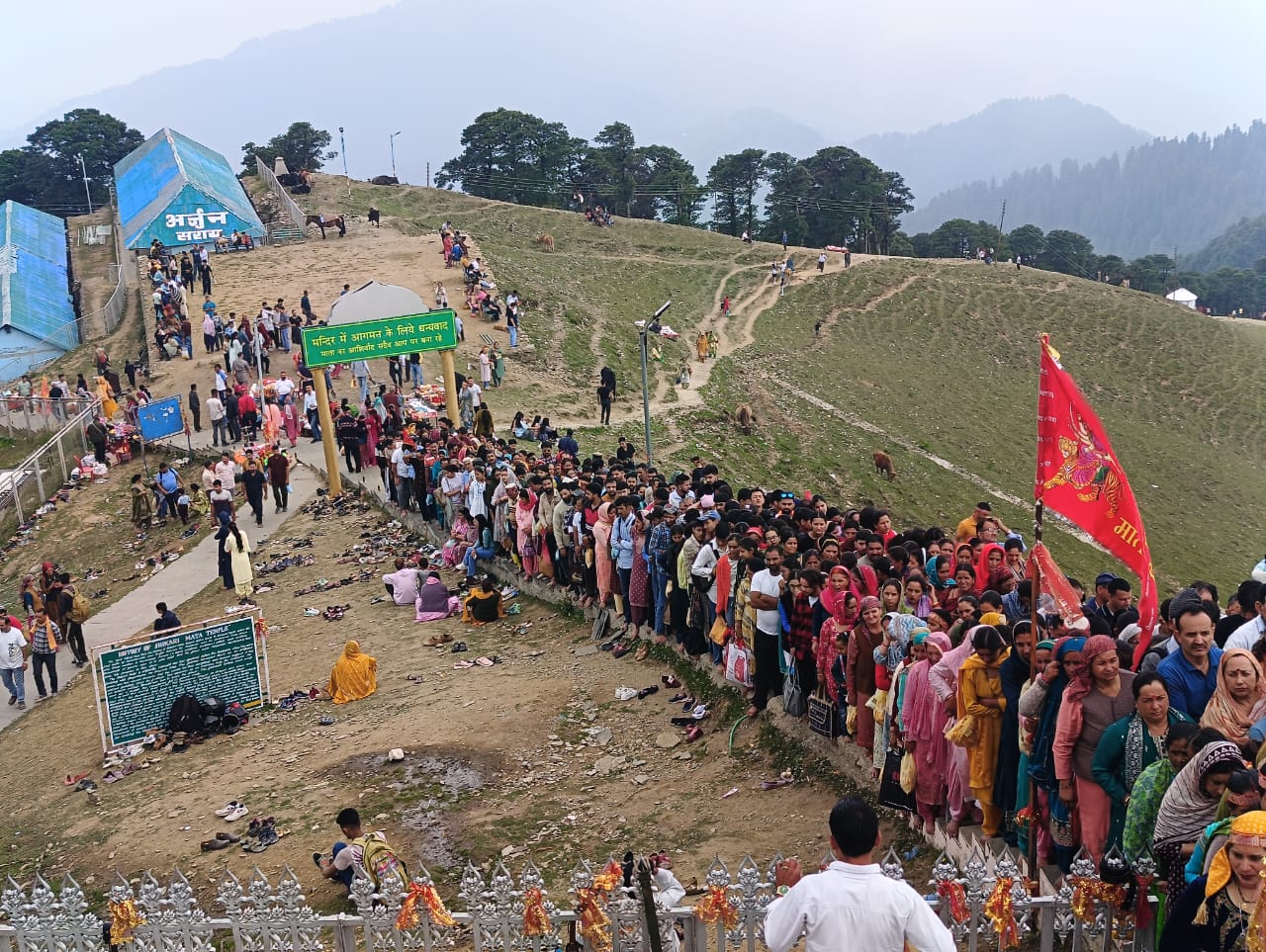 Devotees in Shikari Dev