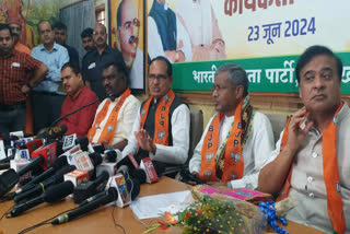 Union Minister of Agriculture and Farmers' Welfare Shivraj Singh Chouhan (third from right)  along with other BJP leaders addressing a press conference in Ranchi on Sunday