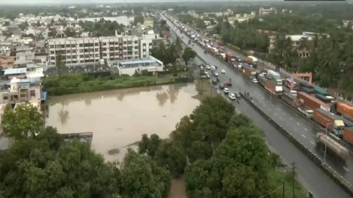 Ahmedabad Rain: એક કલાકમાં અ'વાદમાં આભ નીચોવાયું, તમામ અંડરપાસ બંધ ને બે કલાક સુધી જામ