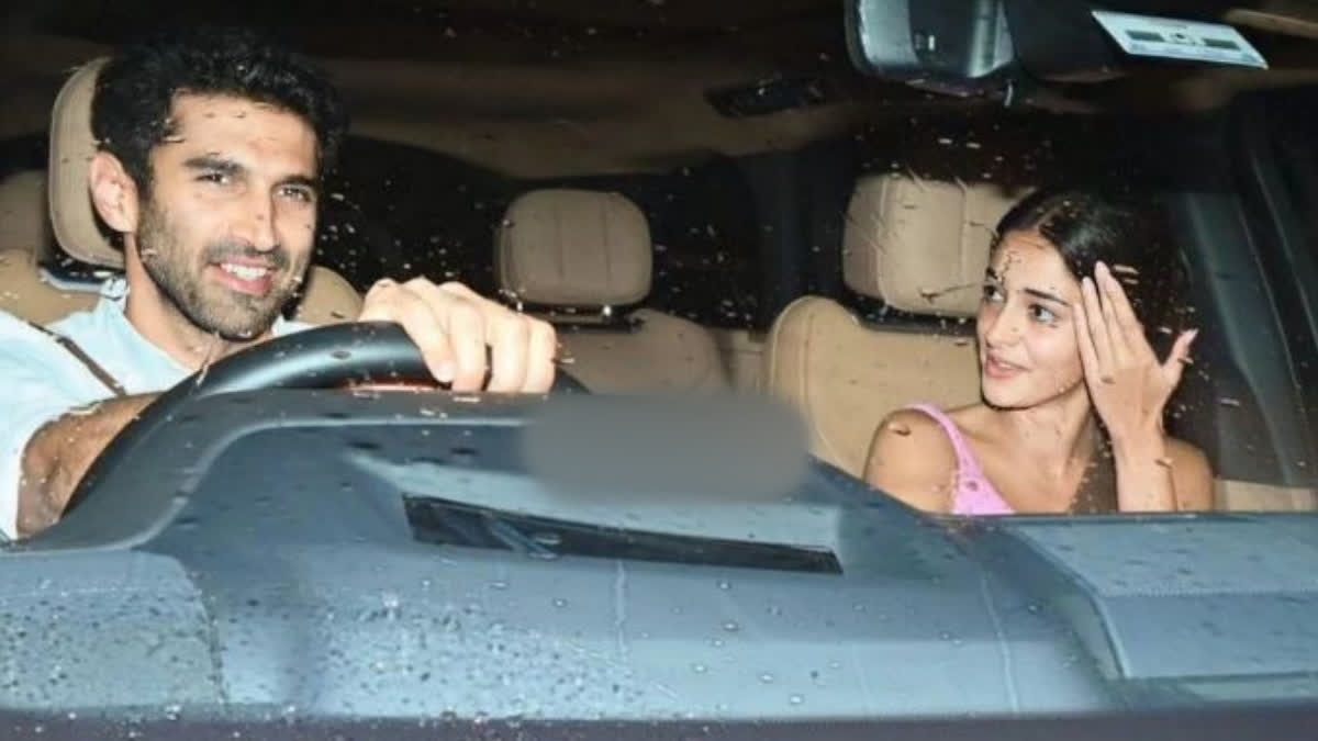 Ananya Panday and Aditya Roy Kapur papped together after their foreign trip