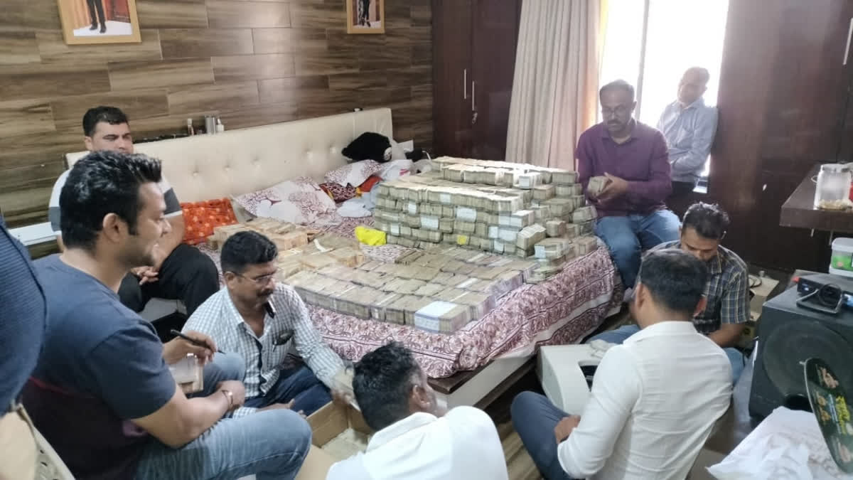 Maharashtra: Nagpur businessman loses Rs 58 crore in online gambling; cops seize Rs 17 crore and 14 kg of gold from accused's house