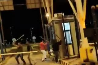 MNS workers vandalize Toll Plaza